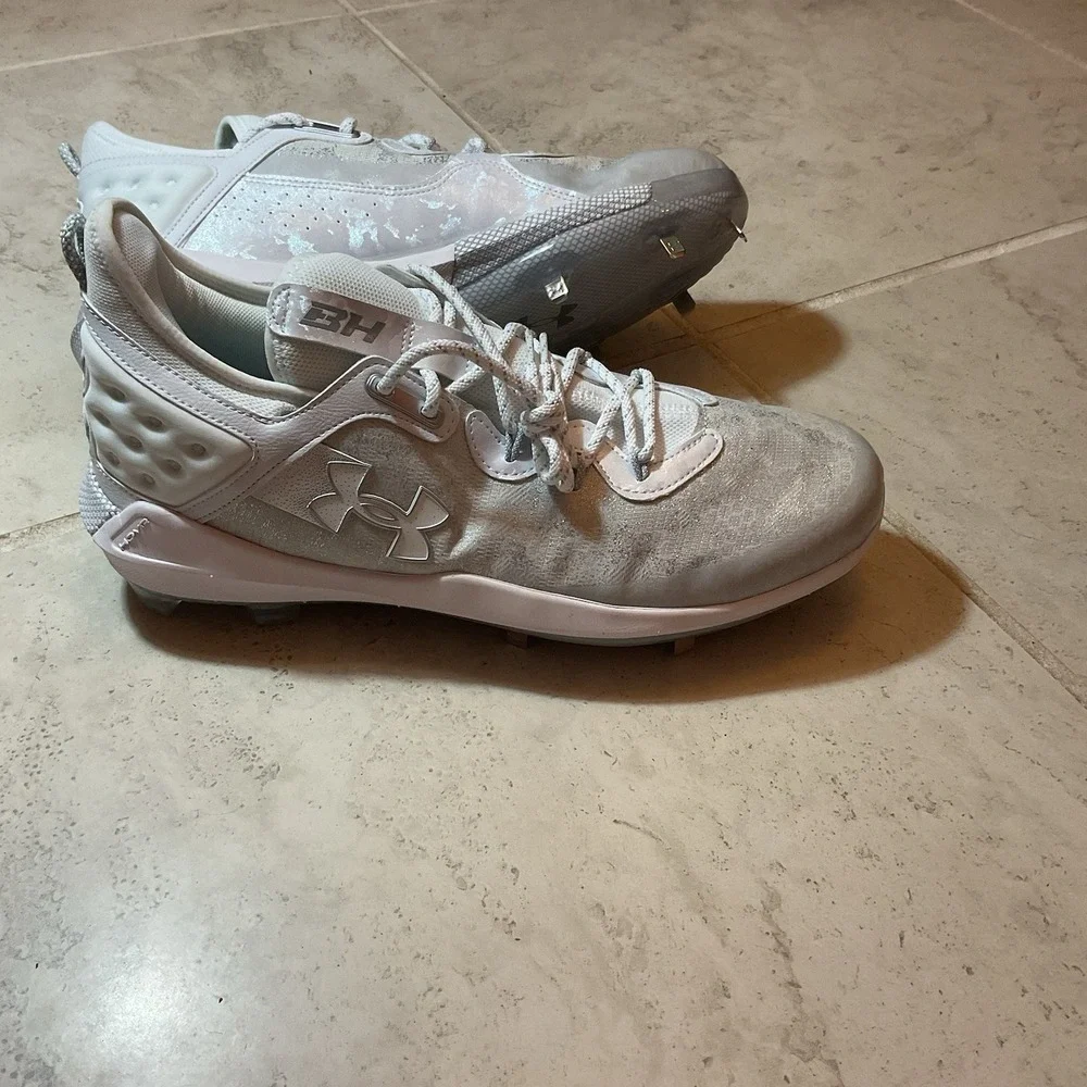 Under Armour Harper 8 Low Elite ST Men Grey & White Baseball Cleats Sz 15 NWB
